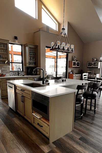 Kamloops-Kitchen-Studio-great-room-vert