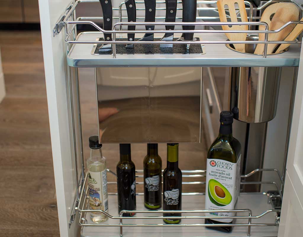 Kamloops-Kitchen-Studio-knives-in-drawer-Pinegrass-Court-012