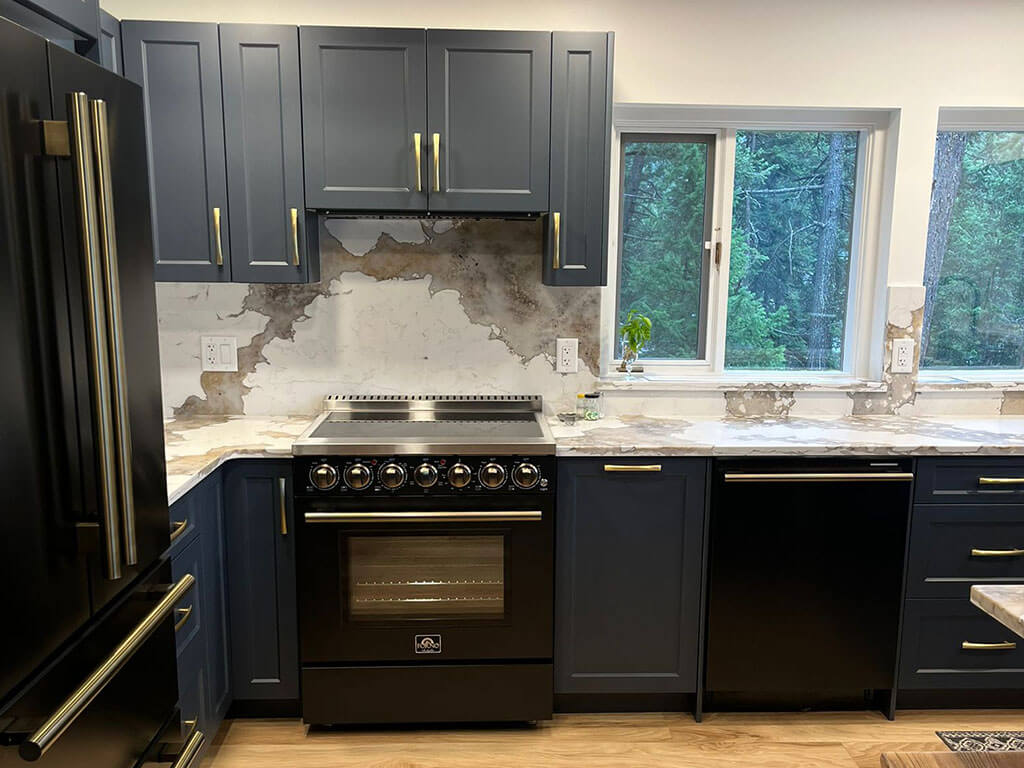 Kitchen Studio dark blue cupboards